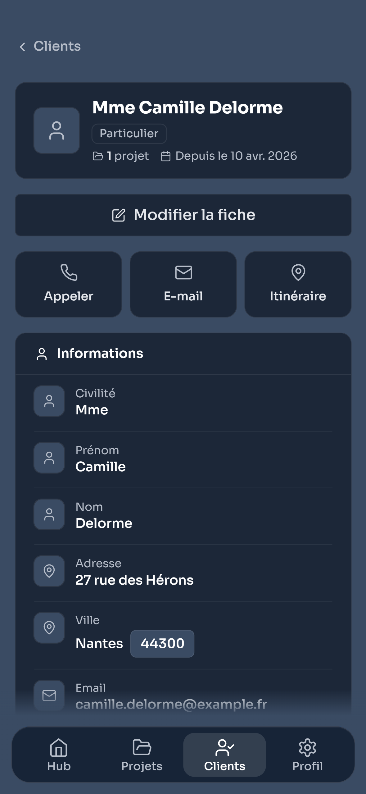 La fiche client sur téléphone avec les boutons Appeler, E-mail et Itinéraire